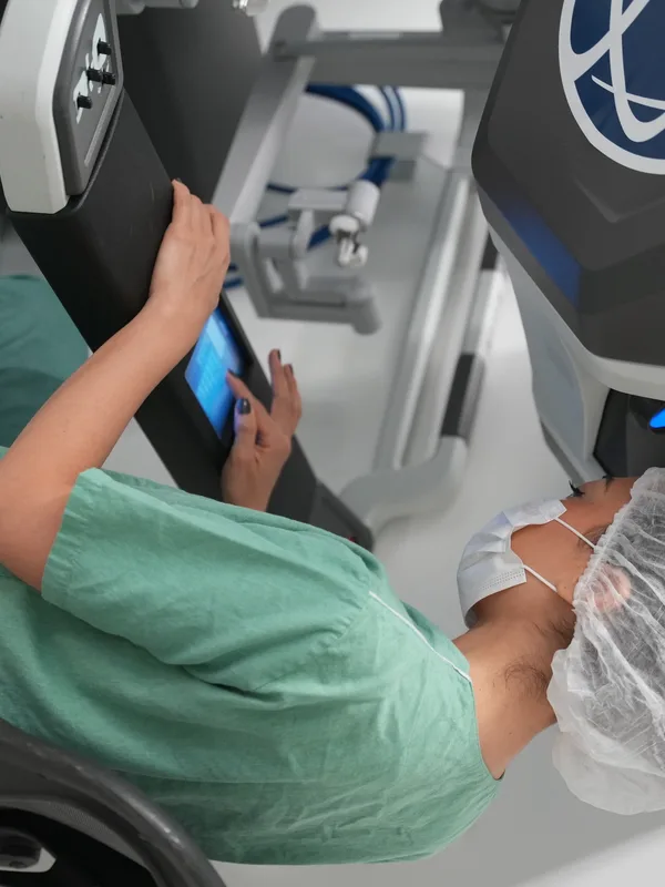 Atuação no console da cirurgia robótica